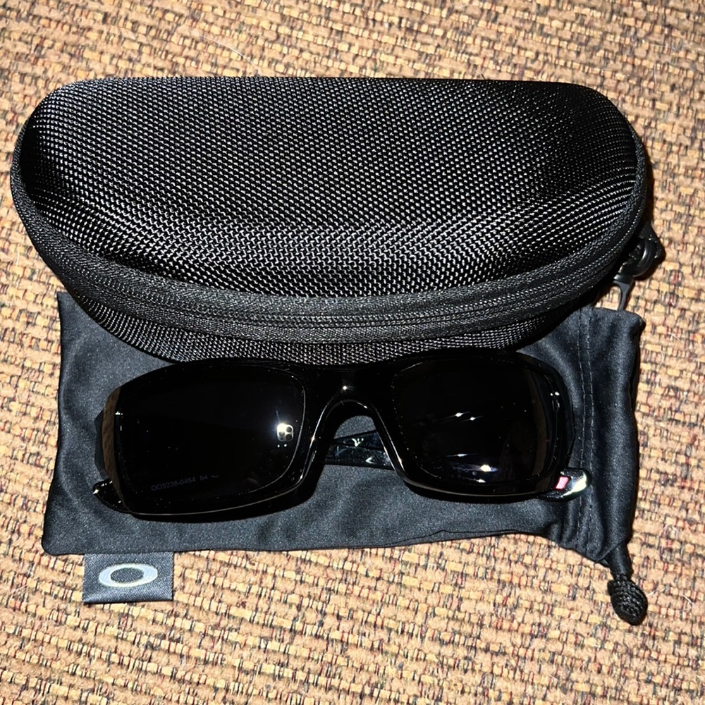 NEVER WORN Oakley sunglasses